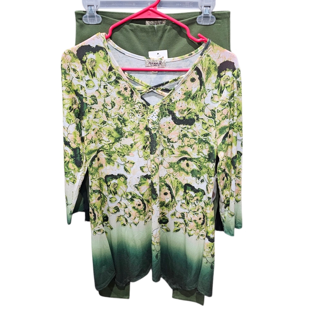 Chelsea & Violet One World Live & Let Live Long Top Tunic Size S Green